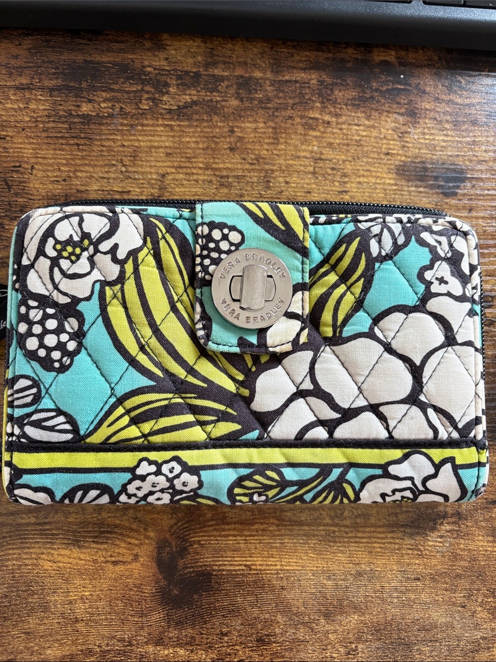 Vera Bradley Island Bloom Quilted Floral Zip Wallet GUC